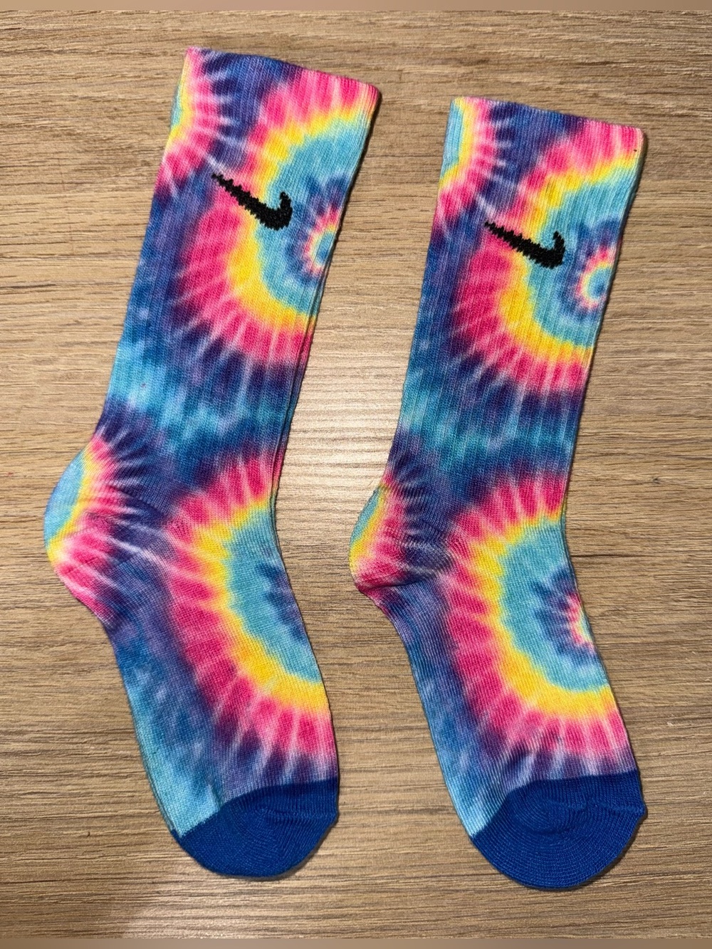 NEW NIKE Tie-Dye Spiral Crew Kids Socks. Size Small.